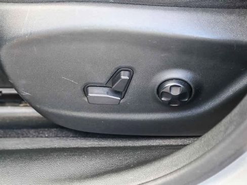 Used 2018 Jeep Cherokee Limited image 18