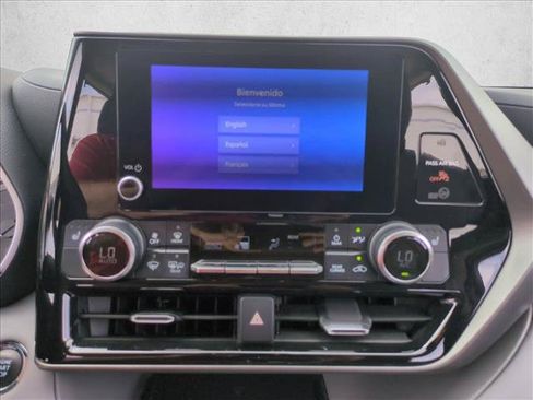 Used 2023 Toyota Highlander XLE FWD image 14
