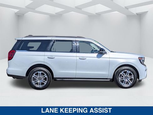 Used 2025 Ford Expedition Active image 3