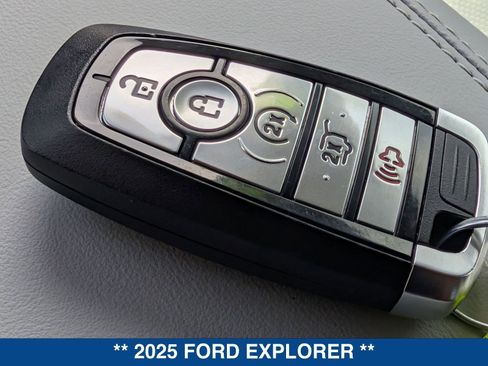 Used 2025 Ford Explorer Platinum w/ Ultimate Package AWD/4WD image 36
