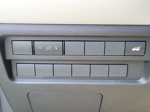 New 2025 Mitsubishi Outlander SE image 24