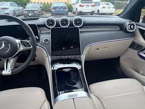 Used 2026 Mercedes-Benz GLC 300 4MATIC image 17