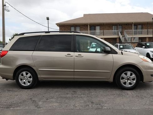 Used 2009 Toyota Sienna LE image 16