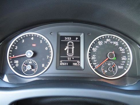 Used 2017 Volkswagen Tiguan S image 8