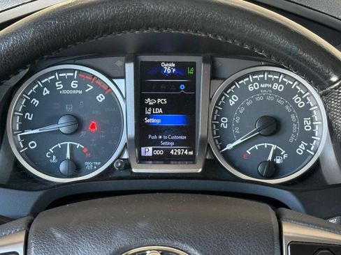 Used 2021 Toyota Tacoma SR5 AWD/4WD image 31