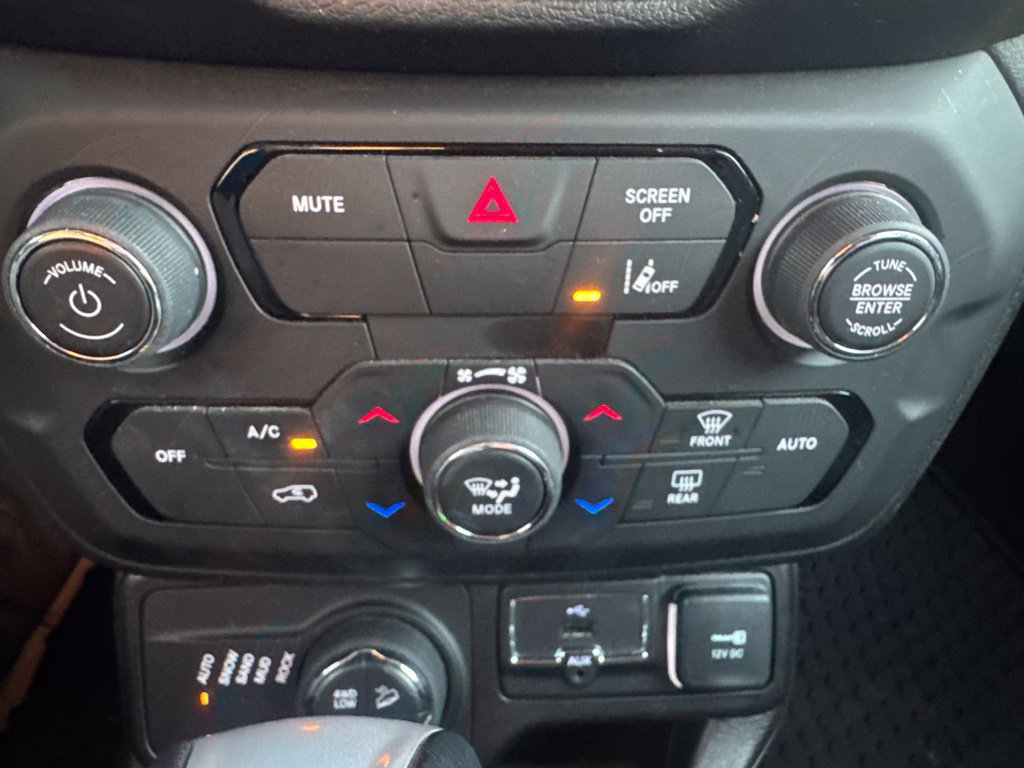 Used 2021 Jeep Renegade Trailhawk AWD/4WD image 49
