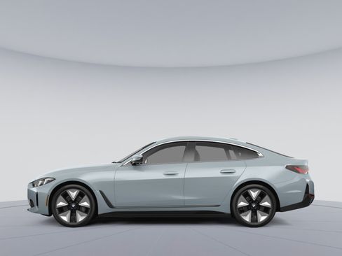 Used 2025 BMW i4 xDrive40i w/ M Sport Package AWD/4WD image 2