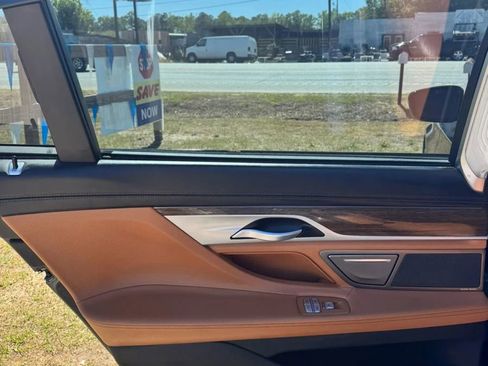 Used 2019 BMW 740i w/ Executive Package RWD image 14