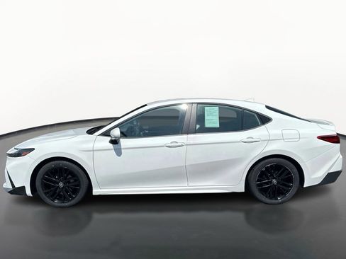 Used 2025 Toyota Camry SE FWD image 6