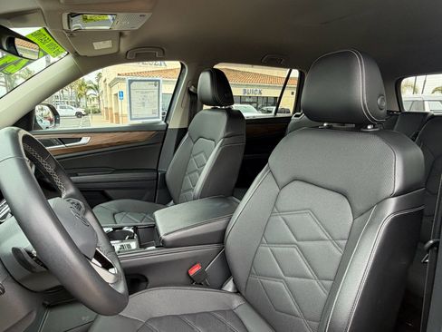 Used 2024 Volkswagen Atlas SE FWD image 8