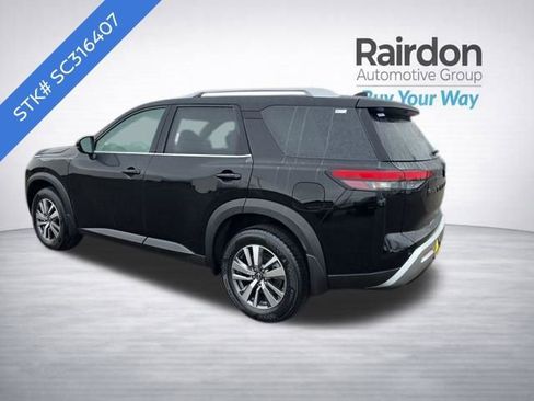 New 2025 Nissan Pathfinder SL w/ Black Appearance Package image 6