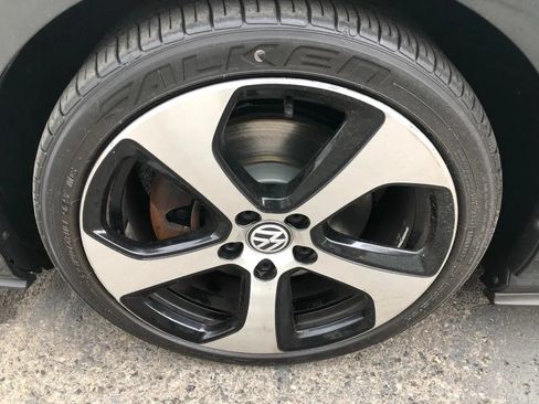 Used 2015 Volkswagen Golf 4-Door FWD image 12