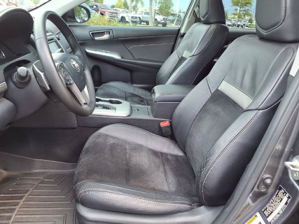 Used 2013 Toyota Camry SE w/ Leather Pkg FWD image 25