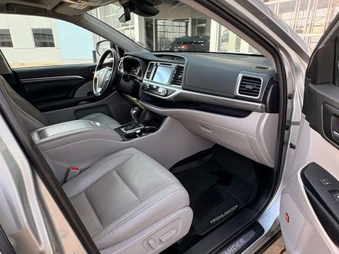 Used 2019 Toyota Highlander Limited Platinum image 20