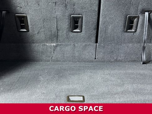 Used 2021 Chevrolet Traverse LT image 25