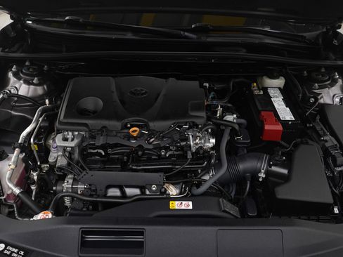 Used 2021 Toyota Camry SE w/ Cold Weather Package image 28