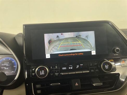 Used 2023 Toyota Highlander Limited AWD/4WD image 19