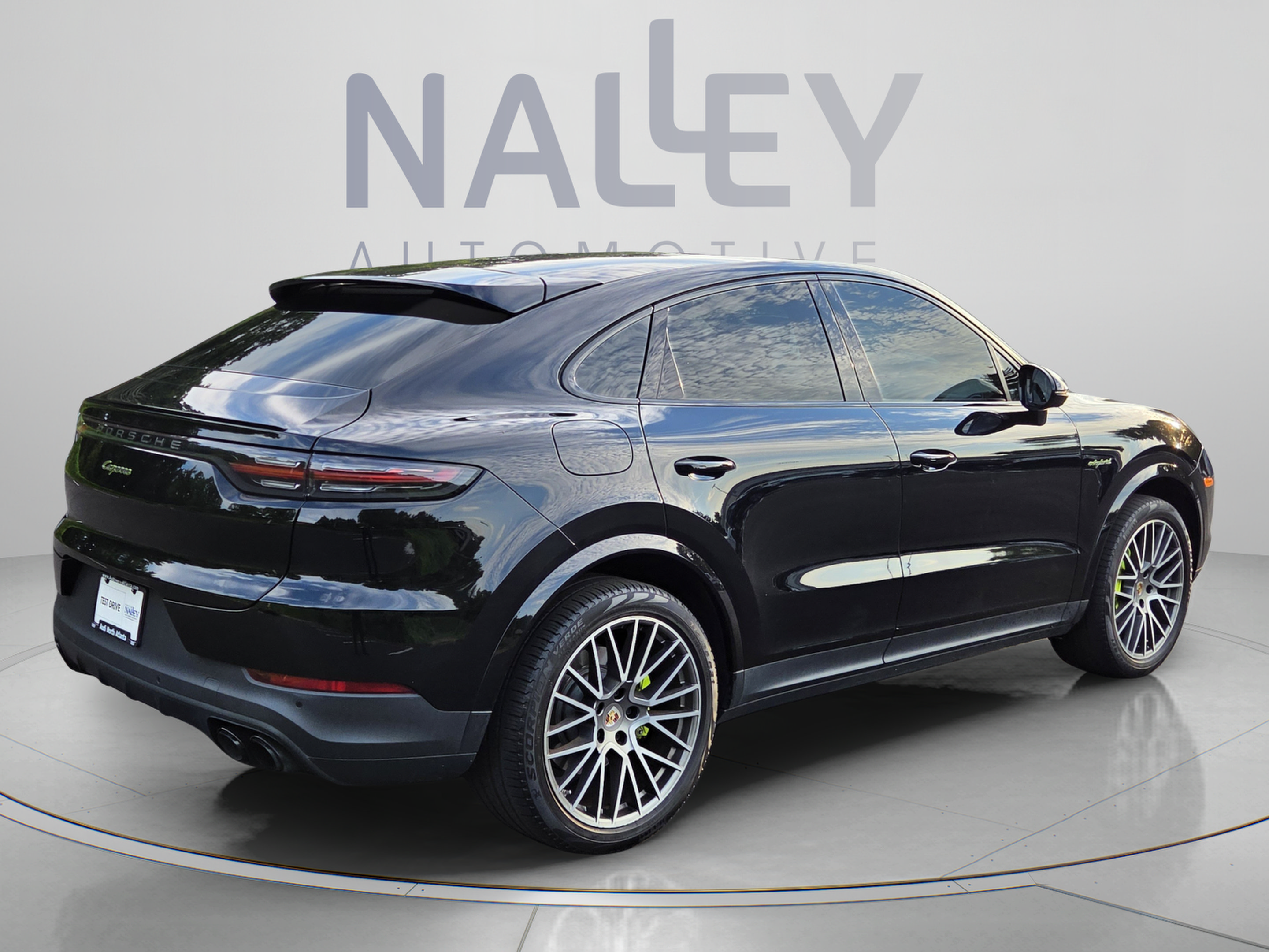 Used 2023 Porsche Cayenne Coupe AWD/4WD image 5