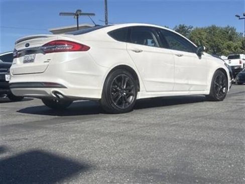 Used 2018 Ford Fusion SE w/ Equipment Group 201A image 9