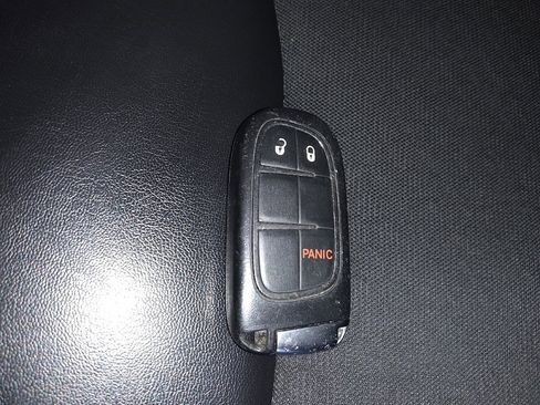 Used 2019 Jeep Cherokee Latitude Plus AWD/4WD image 32