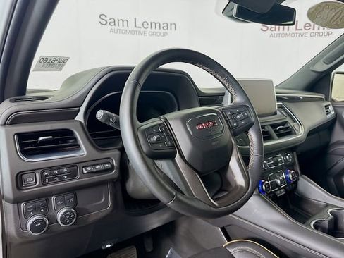 Used 2022 GMC Yukon XL SLT w/ SLT Premium Package image 11