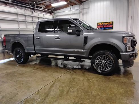 Used 2022 Ford F250 Lariat w/ Black Appearance Package image 2