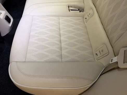 Used 2023 Buick Envision Avenir image 18