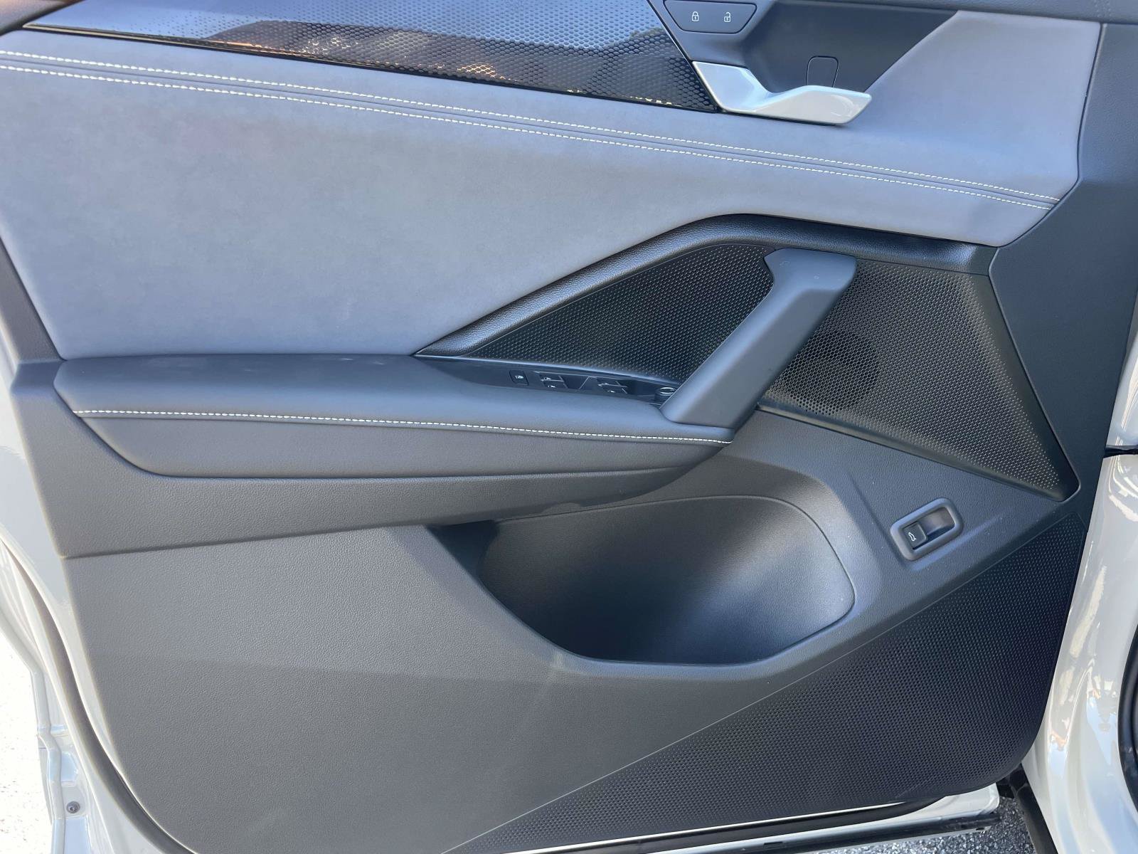 New 2026 Volkswagen Tiguan SE R-Line FWD image 16
