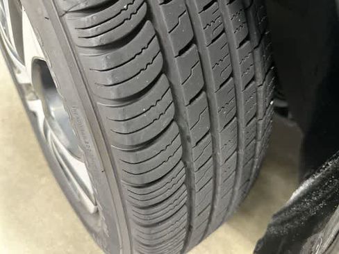 Used 2018 Toyota RAV4 LE FWD image 29