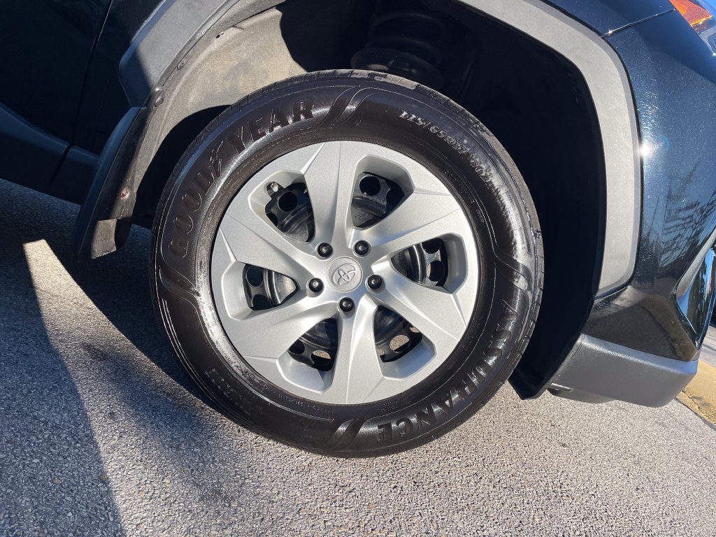 Certified 2022 Toyota RAV4 LE AWD/4WD image 11