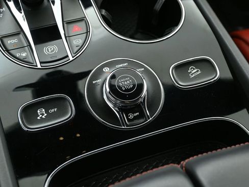 Used 2018 Bentley Bentayga image 53