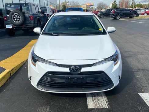 Used 2023 Toyota Corolla LE image 3