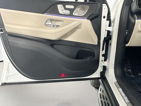 New 2026 Mercedes-Benz GLS 580 4MATIC image 21
