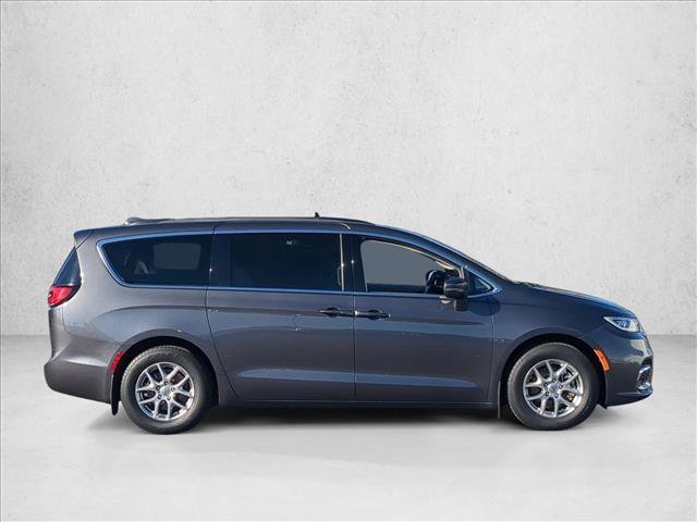 Used 2021 Chrysler Pacifica Touring FWD image 4