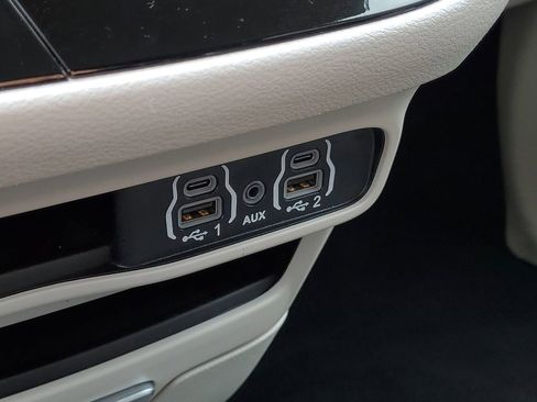 Used 2024 Chrysler Pacifica Touring-L image 20