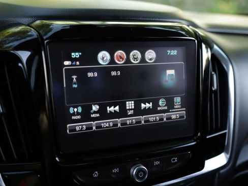 Used 2018 Chevrolet Traverse LT w/ LPO, 'HIT The Road' Package AWD/4WD image 12