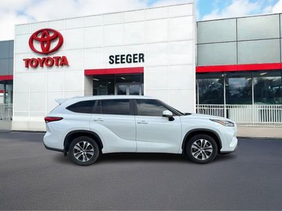 Used 2023 Toyota Highlander