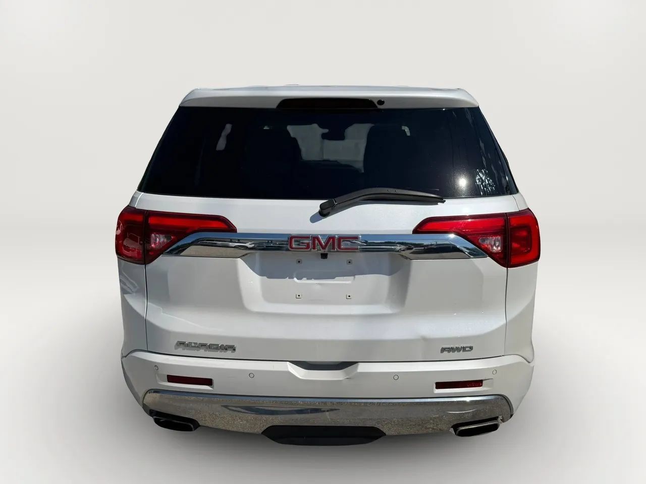 Used 2017 GMC Acadia Denali w/ Technology Package AWD/4WD image 4