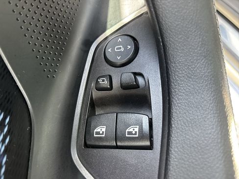 Used 2025 BMW 230i Coupe w/ M Sport Package RWD image 17