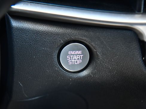 Used 2024 Kia Sorento S image 32