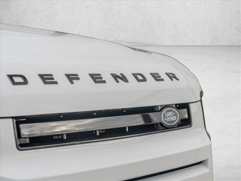 Used 2023 Land Rover Defender 90 X-Dynamic SE image 8