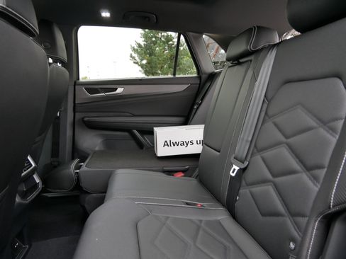 New 2026 Volkswagen Atlas Cross Sport SE AWD/4WD image 5