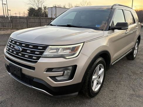 Used 2017 Ford Explorer XLT w/ Equipment Group 202A image 1