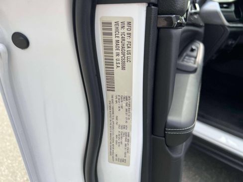 Used 2023 Jeep Grand Cherokee Laredo AWD/4WD image 22