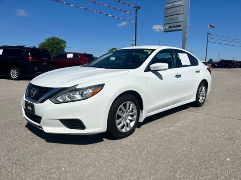 Used 2016 Nissan Altima 2.5 S w/ Power Driver Seat Package FWD image 2