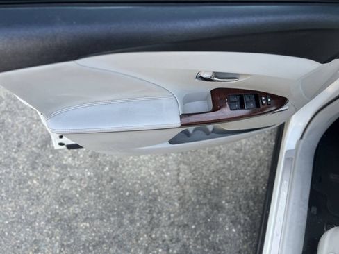 Used 2011 Toyota Venza AWD w/ Premium Pkg #2 image 20
