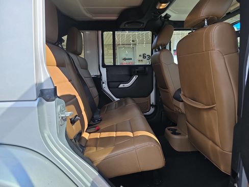 Used 2012 Jeep Wrangler Unlimited Sahara w/ Dual Top Group image 21