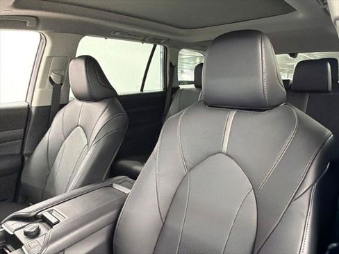 Certified 2026 Toyota Grand Highlander AWD image 24