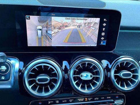 Used 2020 Mercedes-Benz GLB 250 image 29