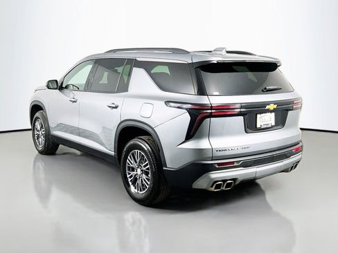 Used 2025 Chevrolet Traverse LT image 7